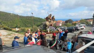 Sanda, dopo 2 anni la "cassa" di s. Giorgio è tornata in processione