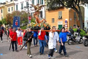Cassa processionale di San Michele in processione