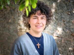 Il sorriso di Sara, da carmelitana scalza ad "eremita nel mondo"