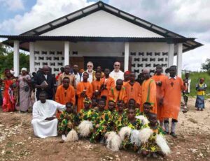 Centrafrica, celebrata la prima messa nella nuova chiesa di Kanza