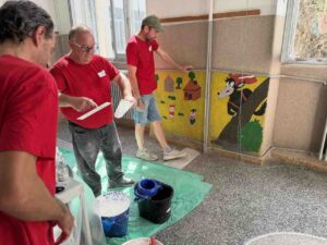 Savona, i Custodi del Bello rifanno il "look" alle scuole Don Gallo