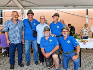 Don Antonio Ferri con il Gruppo Alpini Cogoleto
