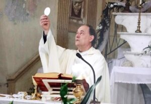 La nipote di don Frumento: "Grazie, zio, per avermi dato fiducia!"