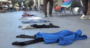 A Savona catena di 5 km di abiti per ricordare i bambini di Gaza