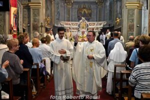 Don Cotta a Lavagnola: "Sono un baby parroco, ho bisogno di voi"