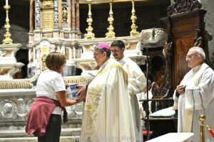 Mons. Marino: 'Curiamo i legami, non offriamo prestazioni religiose'