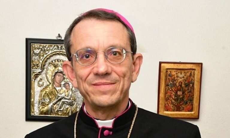 Calogero Marino Curia Vescovile 01 Il vescovo Calogero Marino