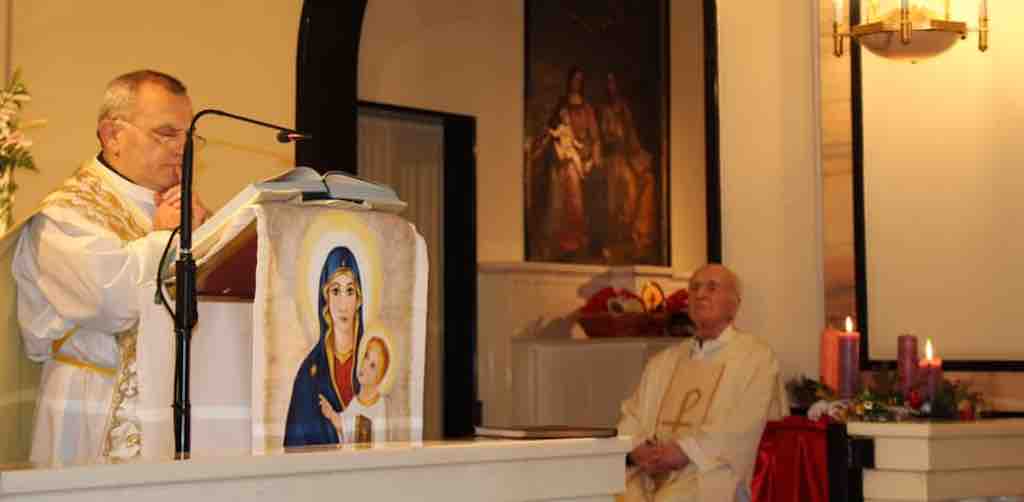 Don Camillo Podda (a sinistra)