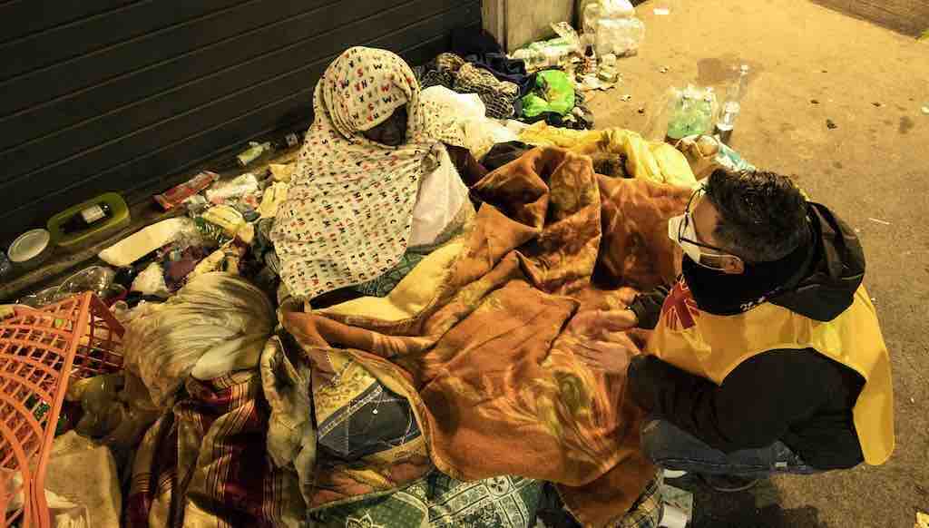 Caritas poveri volontari 01