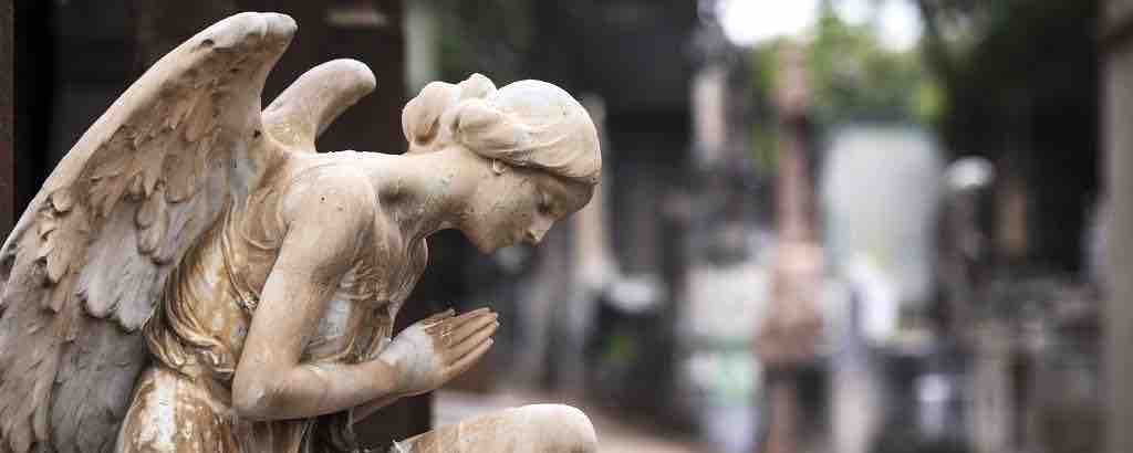 Defunti statua funebre 01