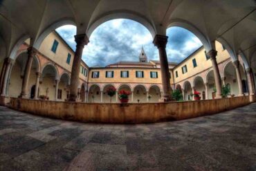 L'Abbazia Santa Maria di Finale Ligure