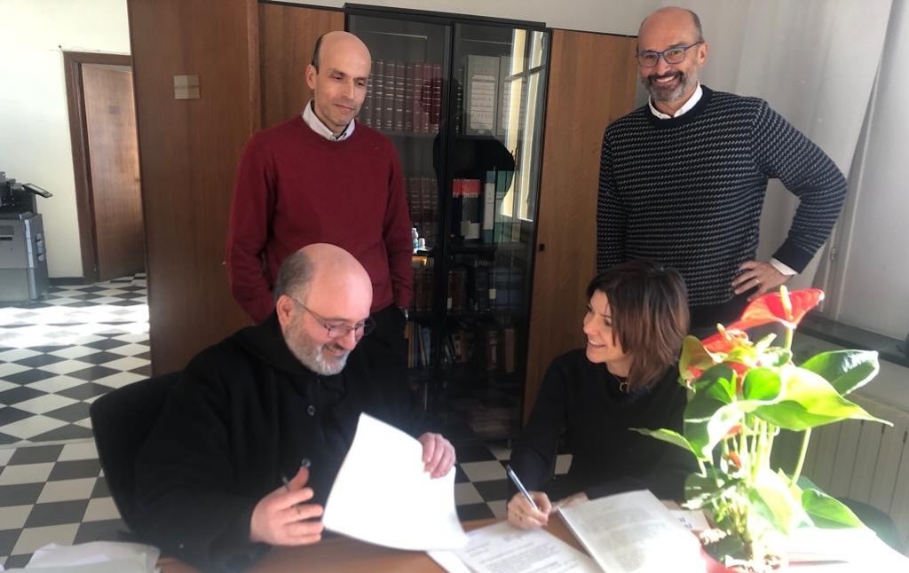 Finale Ligure convenzione Benedettini-Comune 01 La firma della convenzione per il nuovo centro giovanile a Finalpia