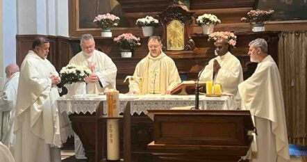 Fra Luca Simoncini (al centro)