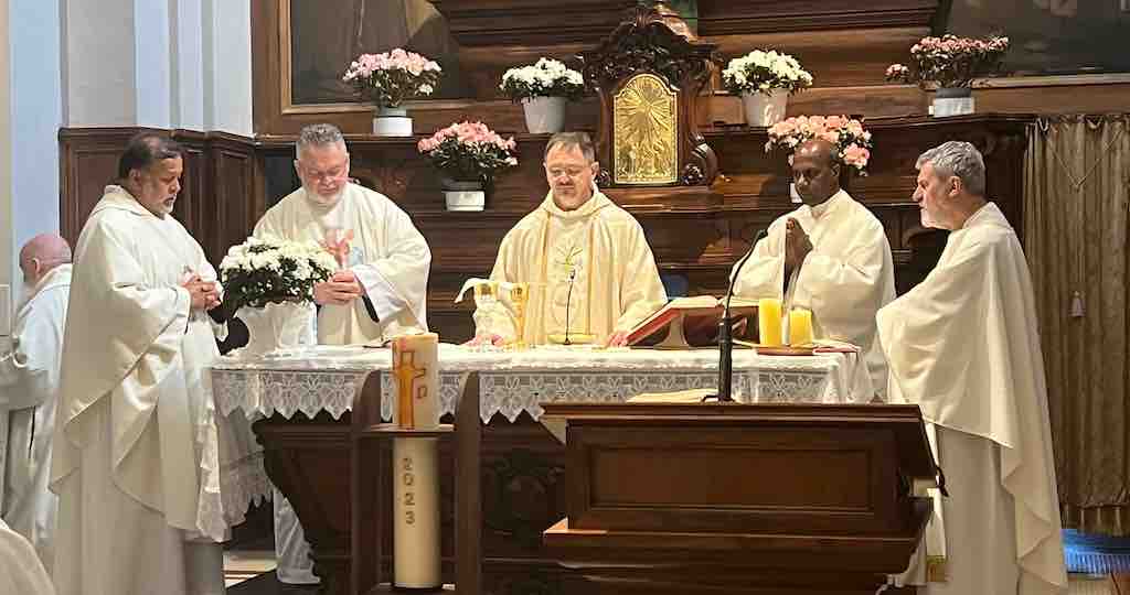 Luca Simoncini 01 Fra Luca Simoncini (al centro)