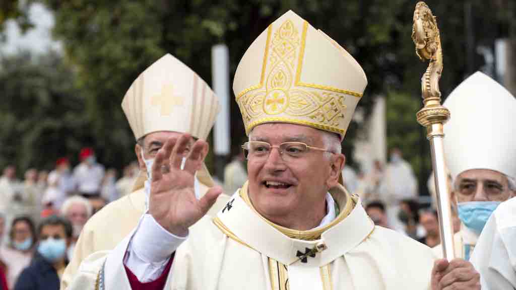 L'arcivescovo di Genova monsignor Marco Tasca