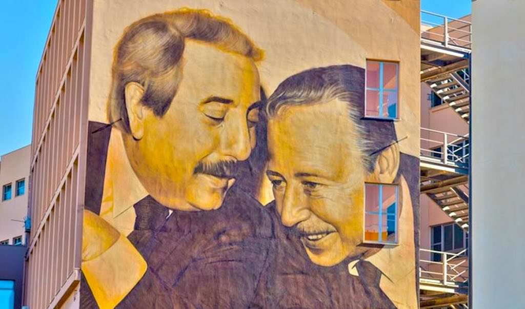 Il murale in memoria di Paolo Borsellino e Giovanni Falcone a Palermo