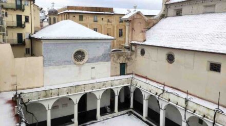 Savona, l'8 dicembre le bancarelle del "Chiostro aperto e solidale"