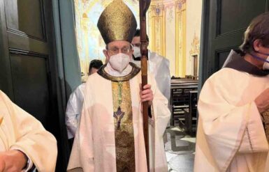 Regalo a sorpresa per il Vescovo per i suoi cinque anni a Savona