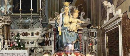 La statua della Beata Vergine Maria del Monte Carmelo a Savona