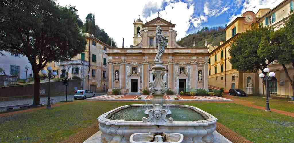 Savona Santuario piazza 01 Il Santuario Nostra Signora di Misericordia di Savona