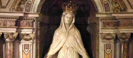 La statua di Nostra Signora di Misericordia al santuario di Savona