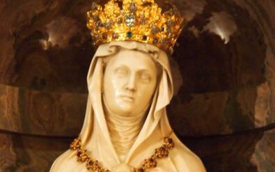 La statua di Nostra Signora di Misericordia al santuario di Savona