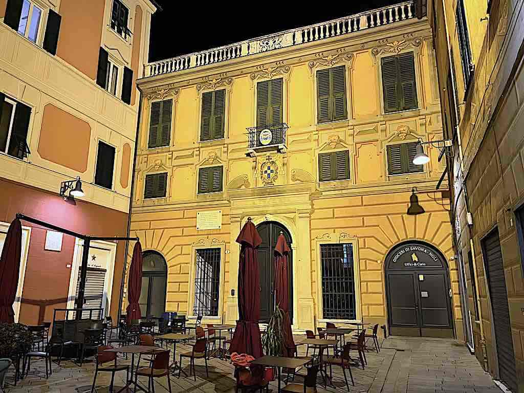 Savona Vescovado sera 01 Il Vescovado di Savona