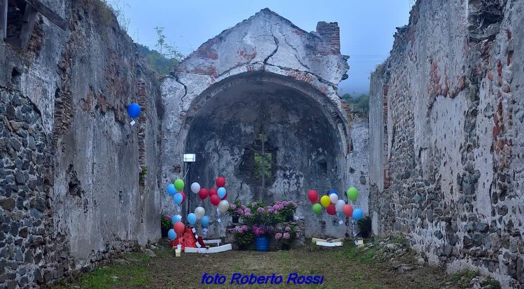Savona chiesa senza tetto preghiera 02 La preghiera interreligiosa nella Chiesa Santi Pietro e Paolo di Savona