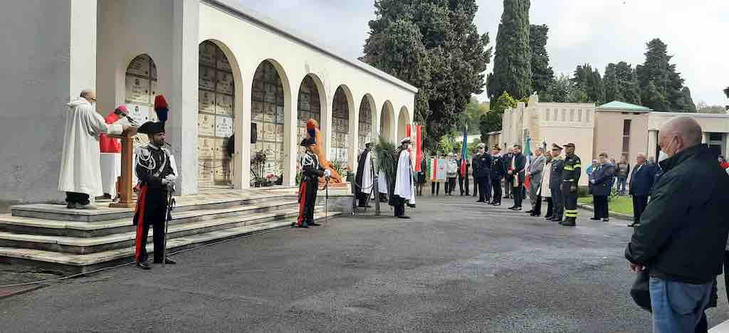 La messa per la festa della Liberazione al cimitero di Savona