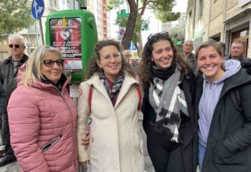 L'inaugurazione del defibrillatore in memoria di Sandro e Lilli Varaldo a Savona