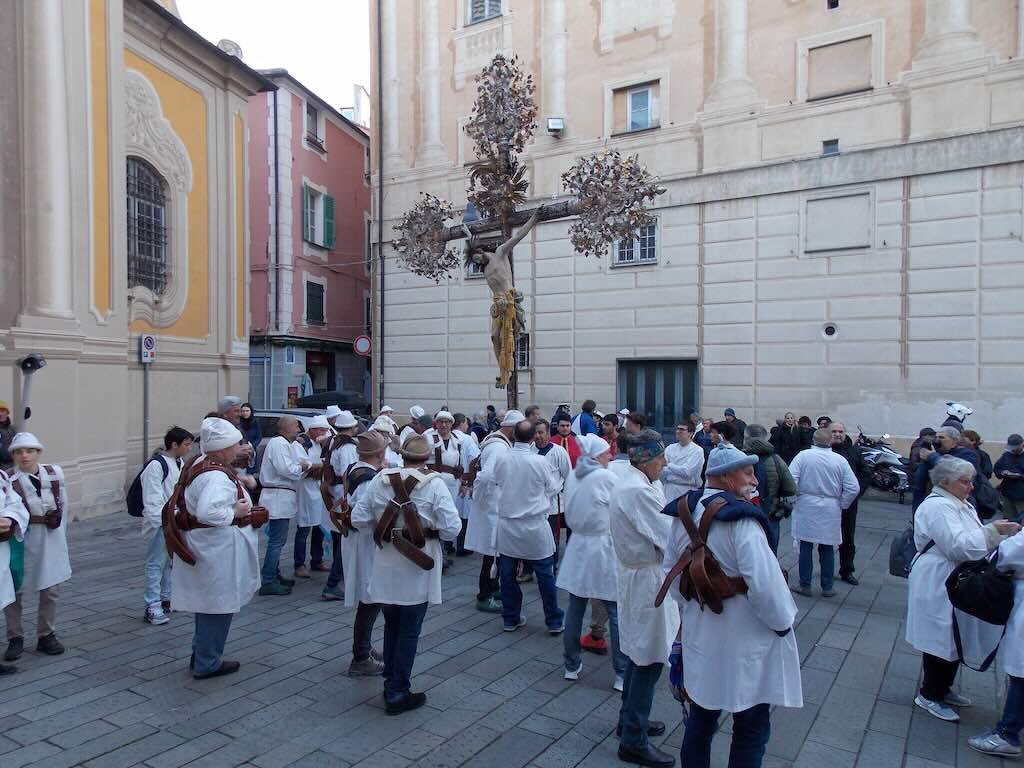 Il crocifisso della Confraternita Sant'Ambrogio in Legino