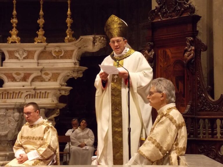 Savona messa crisma 2024 02 La messa del crisma nella Cattedrale Nostra Signora Assunta di Savona