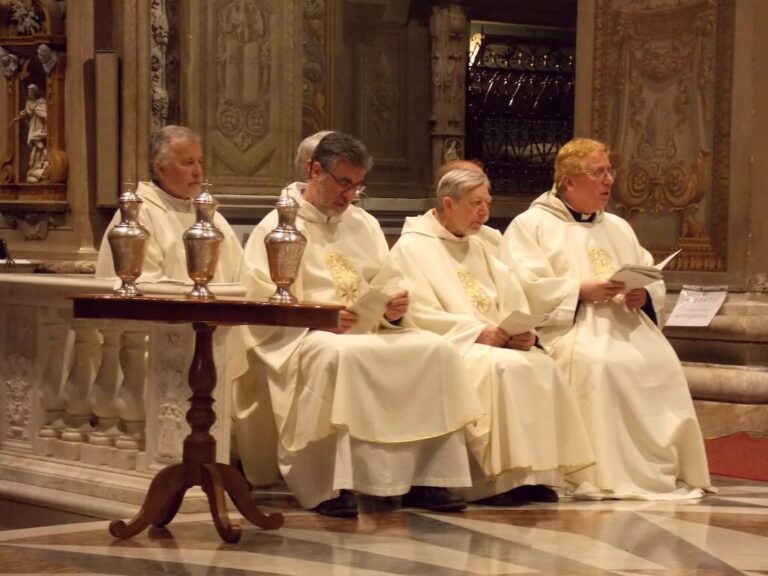 Savona messa crisma 2025 01 La messa del crisma nella Cattedrale Nostra Signora Assunta di Savona