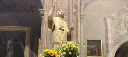 La statua di san Bernardo a Savona