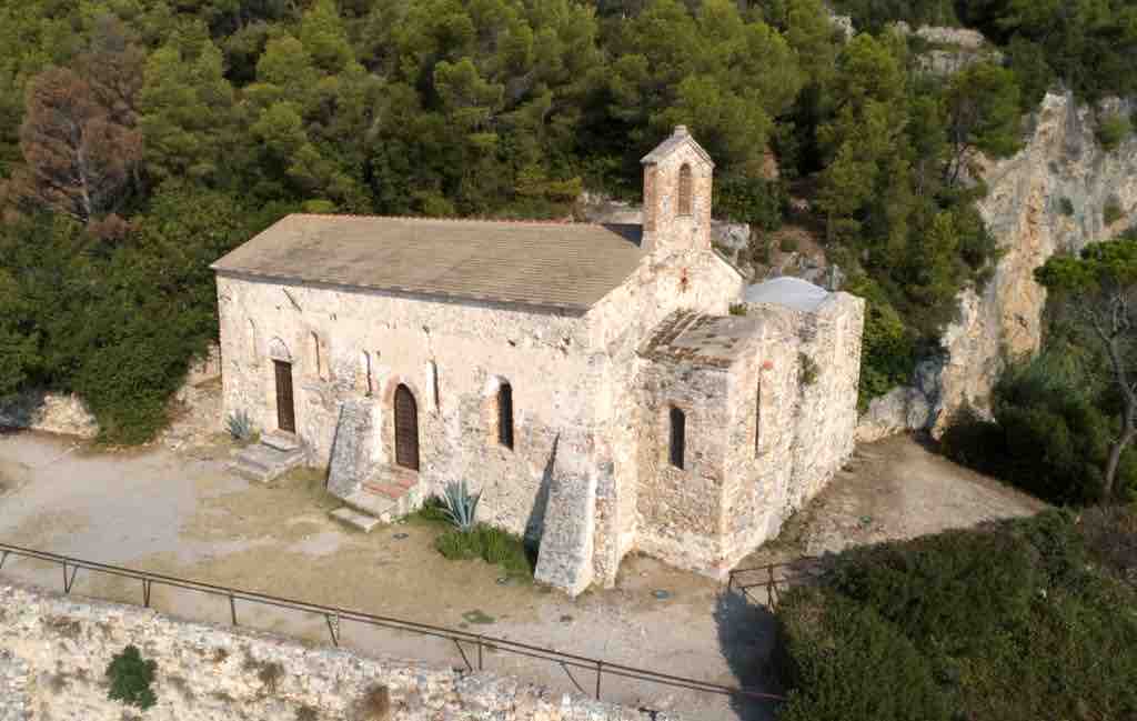 La Chiesa medioevale San Lorenzo di Varigotti