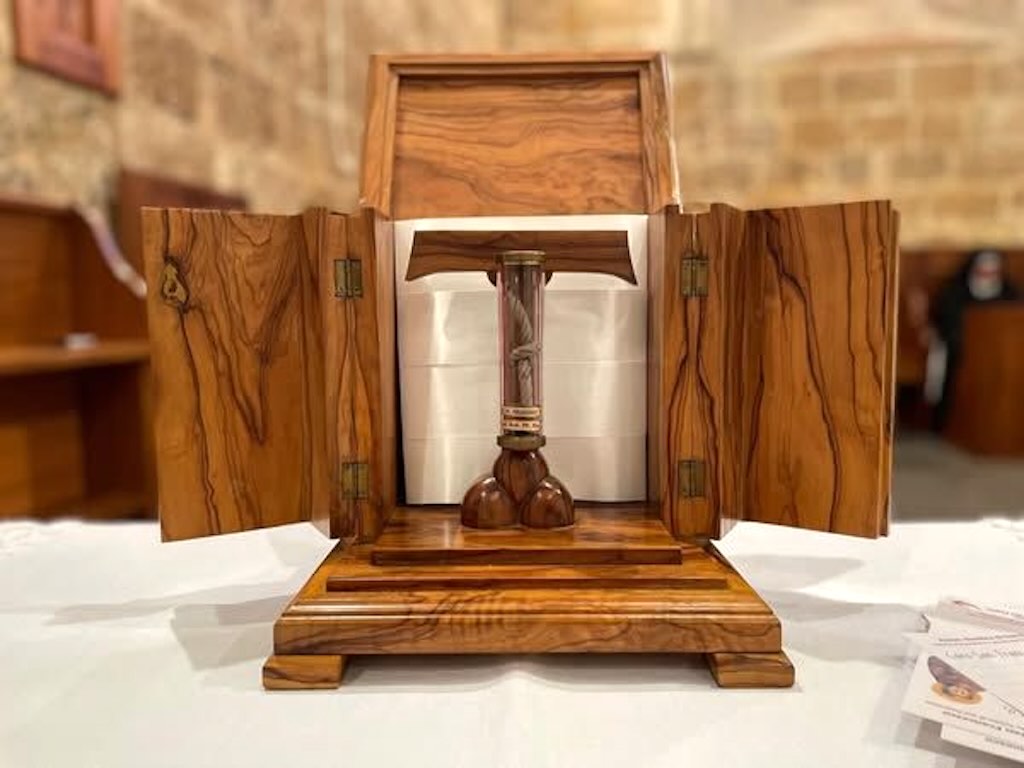 Cordone di san Francesco 01 La reliquia del Cordone di san Francesco d'Assisi