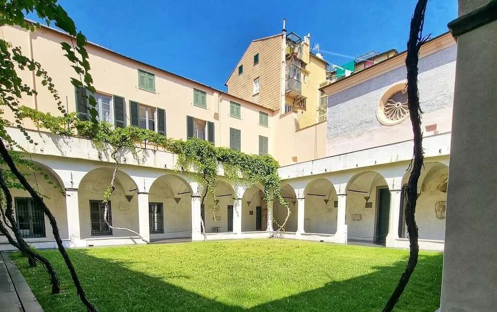 Savona Chiostro Francescano 03 Il Chiostro Francescano della Cappella Sistina di Savona