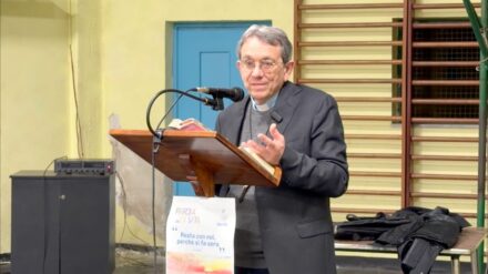 Il vescovo Marino cita il Papa: "Non è cristiano chi sgancia bombe"