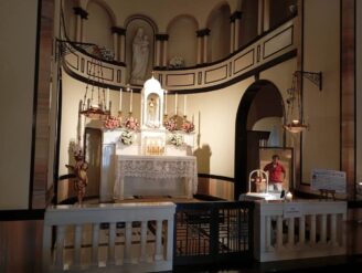 Savona, adorazione e rosario con le reliquie di san Carlo Acutis